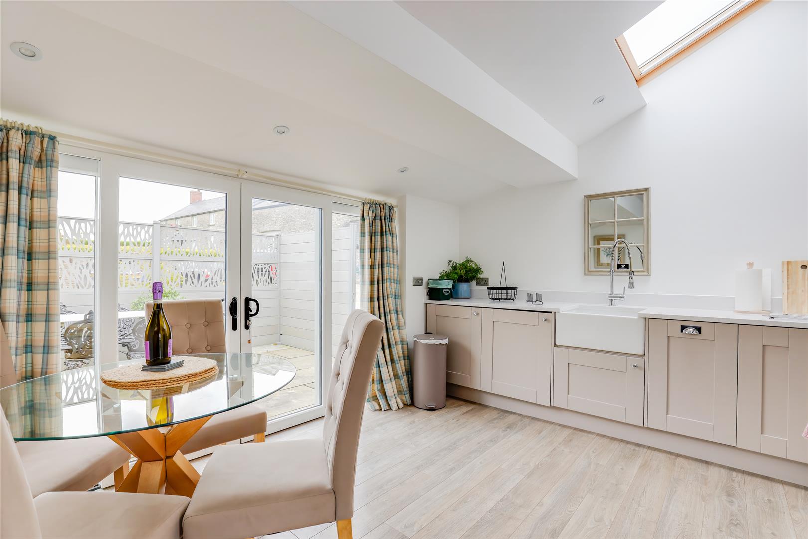Warren Farm, Pendoylan, Nr Cowbridge, Vale of Glamorgan, CF71 7UJ